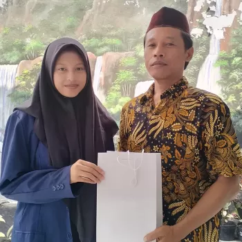 Guru SD ku, Guru masa kecilku,  Guru hebat ku, 