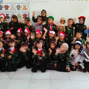 Parade Prajurit TNI dari kelas 1 di Hari Pahlawan 2024